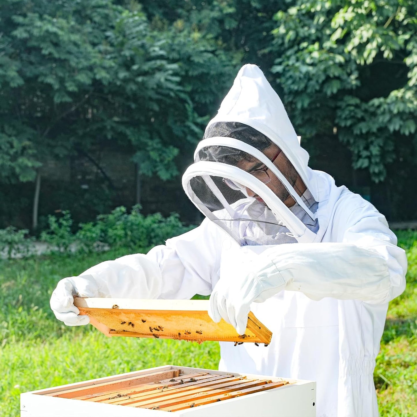 Bee Suit Sting Proof for Women Men, Full Body Bee Keeper Suits with Gloves & Veil Hood for Removing Yellow Jacket Wasp Nests (L)